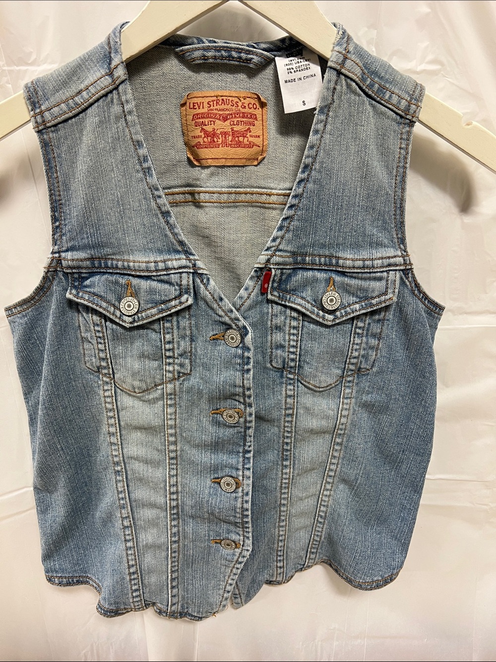 Levi vest woman’s size small